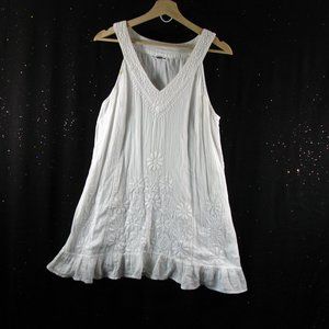 Violet Ruby Sleeveless Swing tunic with Embroidery - SIze Large - Like New